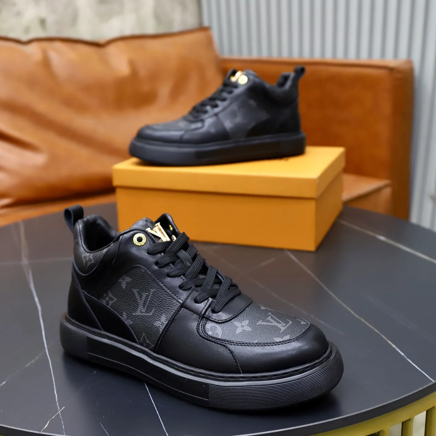 Ex-factory price: 442💰🙅‍♂️🙅‍♂️🙅‍♂️ Brand: LV Louis Vuitton Standard code: 38-44 (45 customized) Grade: Same as the official website Material: Original cowhide material spliced with brand rubber Comfortable and breathable lining Lightweight and wear-resistant sports outsole Style category: Men's fashionable casual shoes Running sneakers Distinguished luxury brand elements Top luxury color: actual picture color